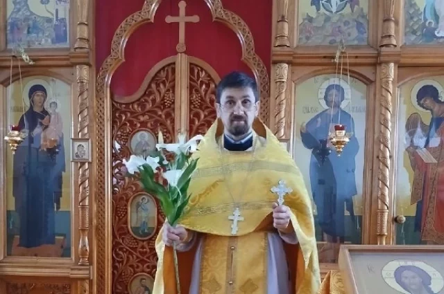 Сейчас отец Николай настоятель храма преподобной мученицы великой княгини Елисаветы.