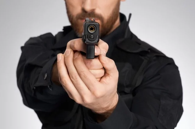 Мужчина нанял двух киллеров, которые расстреляли четырех человек.