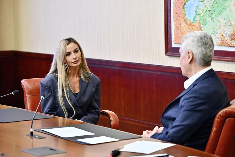 Москвичка Анна Вальц просила поскорее открыть Центр женского здоровья на улице Александровка. Собянин сообщил, что модернизация закончится до конца года.