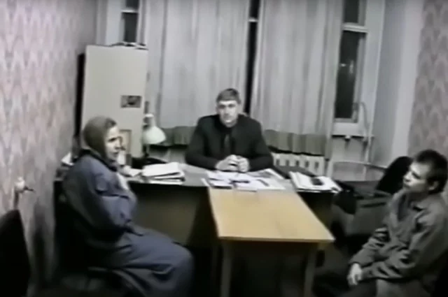 Людмила Спесивцева (слева) на допросе постоянно перепиралась с сыном Александром Спесивцевым (справа)