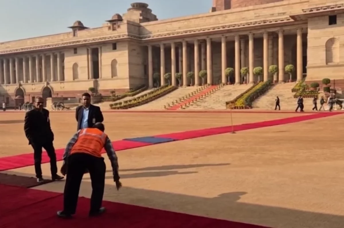 В сети появились кадры подготовки к церемонии встречи Путина в Нью-Дели