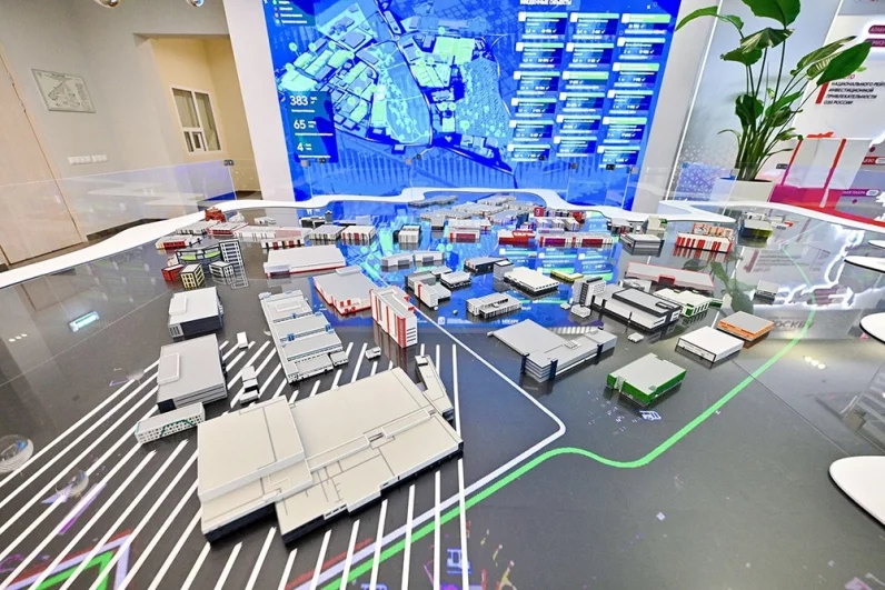 Сергей Собянин подчеркнул, что производство уникально не только для России, но и для всего мира. «По поручению президента мы создаем в Москве центр фотоники. Это будет серьезный шаг к технологическому суверенитету нашей страны», — заявил мэр Москвы Сергей Собянин.