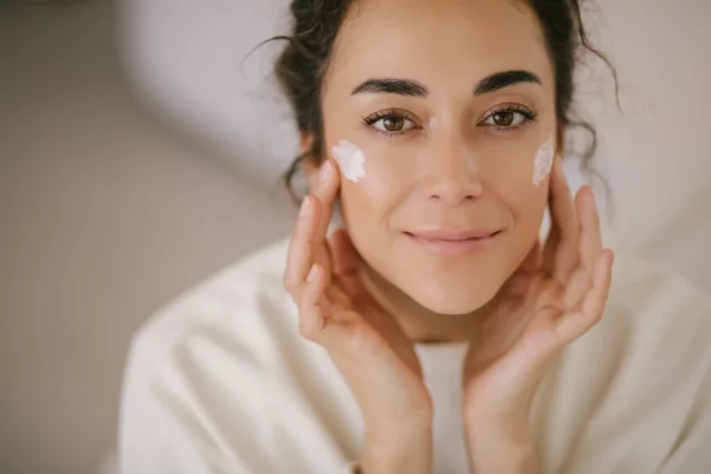 В вашем бьюти-арсенале должен присутствовать базовый набор из определенного количества средств.