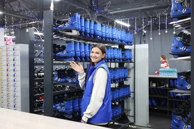 Губернский каток стал настолько привычным, что даже не сразу вспомнить, когда жители обходились без него.