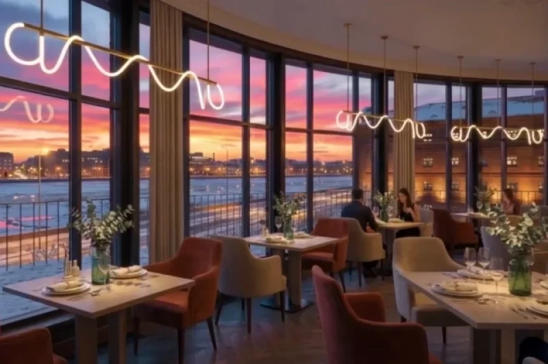 ...или провести чудесный вечер в ресторане с фантастическим видом на Неву.