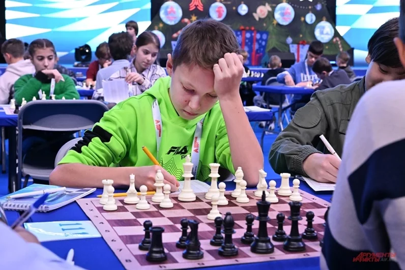 Правила турнира серьезные: ограничение по времени, запрет электроники и отдельные туалеты для участников, куда не могут пройти посторонние.