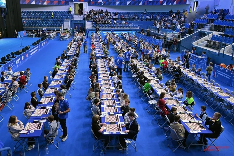 Победителям достанутся ценные призы: деньги и сертификат в магазин электроники.