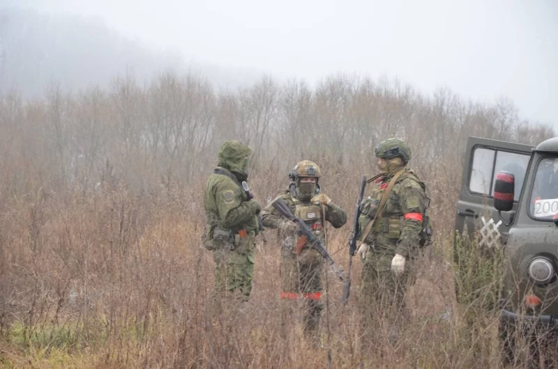 Военнослужащие готовятся приступить к работам по поиску погибшего гражданского.