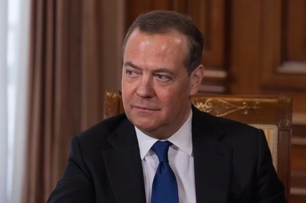 Медведев: приход нового Байдена помешает зачаткам прагматизма Белого дома