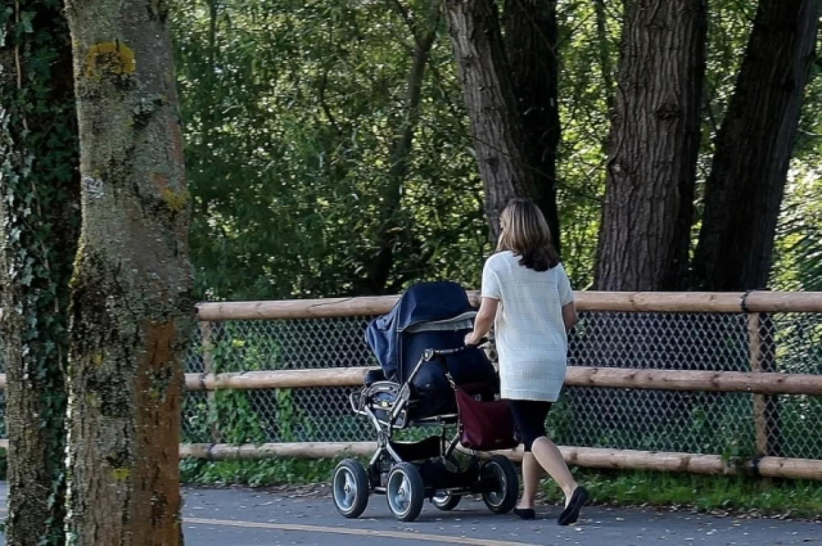 В РФ одобрили найм без испытательного срока для женщин с детьми до 3 лет