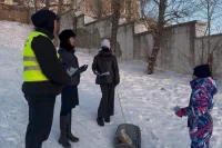 В Железнодорожном районе Улан-Удэ буквально на днях прошёл рейд по ликвидации небезопасных горок во дворах.