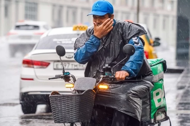 Очередей из желающих нет – из-за специфики работы.