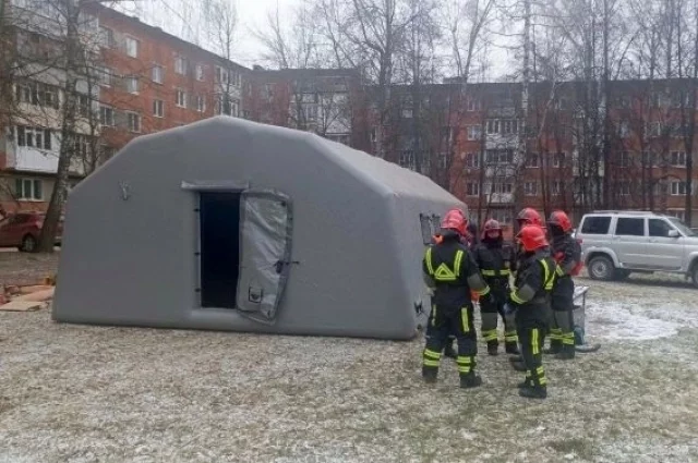 На месте происшествия работает оперативный штаб правительства республики.