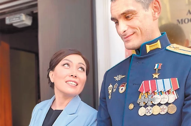 Москва, 2 августа 2023 года. Супруги в Постпредстве Республики Алтай спустя несколько часов после награждения в Кремле.