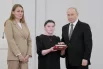 Президент РФ Владимир Путин на торжественном мероприятии по случаю празднования Дня Героев Отечества. Званием Героя Российской Федерации отмечен сержант Никита Афанасьев посмертно, Владимир Путин передает награду его матери Татьяне Афанасьевой и супруге Марине Бородиной.