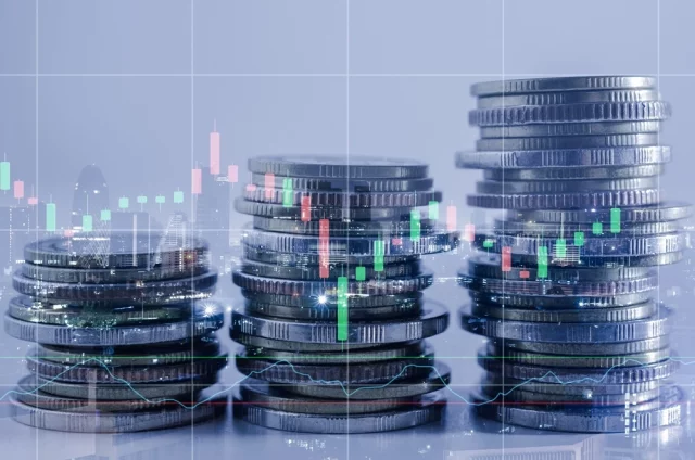 Укрепление рубля в последние недели поддерживалось высоким объемом предложения валюты при слабом спросе.