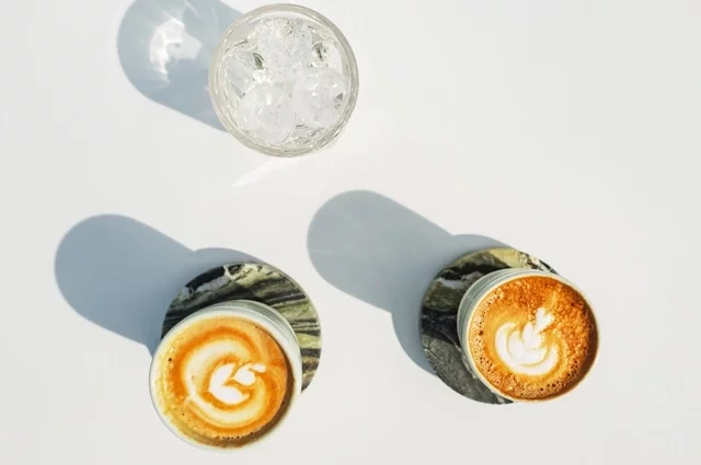 Казалось бы, кофеин есть — значит, и бодрость будет. Но не все так просто.