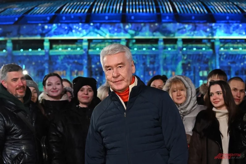 В четверг, 11 декабря, мэр Москвы Сергей Собянин открыл уникальный каток перед большой спортивной ареной «Лужники».