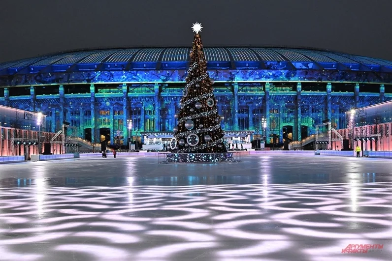 Летом это новогоднее пространство вновь превратится в уникальный фонтан.