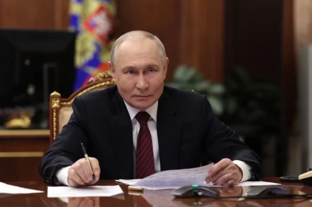 Владимир Путин поблагодарил бойцов за их решительные действия.