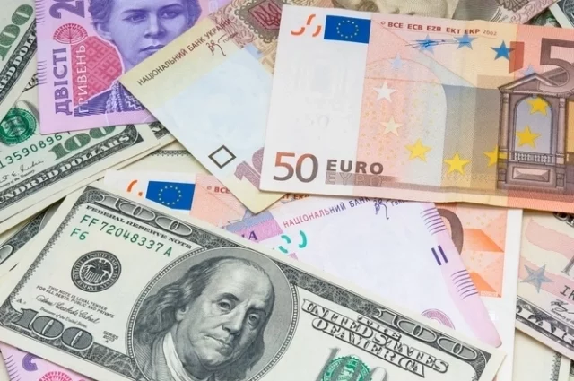 Ближе к концу года курс доллара может вырасти до 85 рублей.