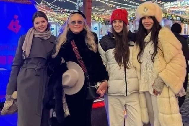 Татьяна Михалкова выложила на своей странице фотографии после похода на каток.