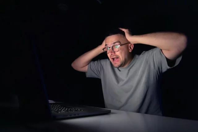 Исследователь считает, что человек, погружённый в виртуальный мир, постоянно испытывает тревогу.