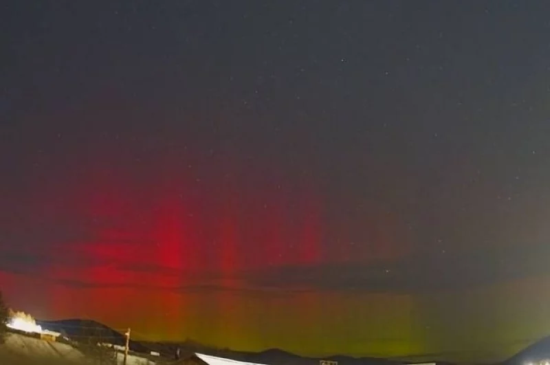 Геомагнитные возмущения в эту ночь соответствовали слабой магнитной буре уровня G1.