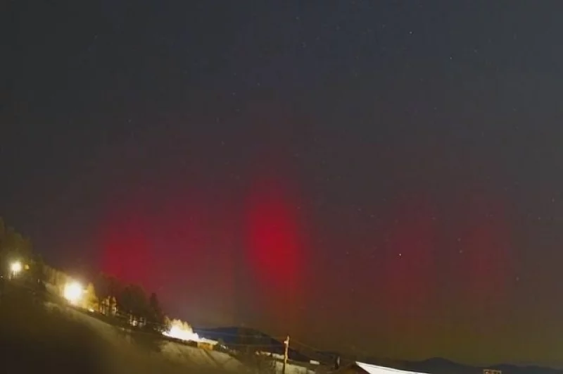 Однако постепенно сияние разгорелось и в небе над Багдарином.