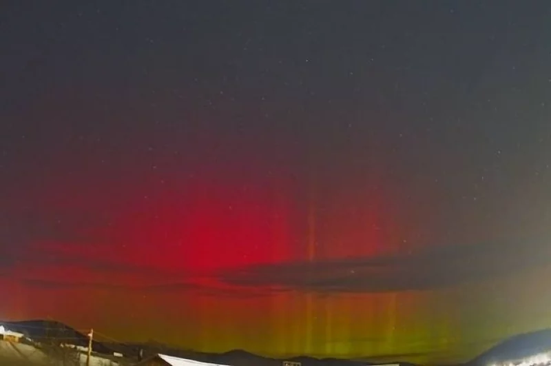 Особенно ярким и впечатляющим полярное сияние было около трёх часов ночи.