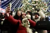 Из всех 35 локаций фестиваля именно Манежную площадь посещает самое большое количество москвичей и гостей столицы, приезжающих на новогодние праздники в Москву.