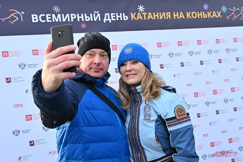 Фигуристка Светлана Журова фотографировалась со всеми желающими.