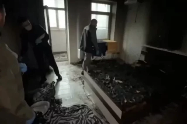 В этой квартире были найдены тела убитых. 