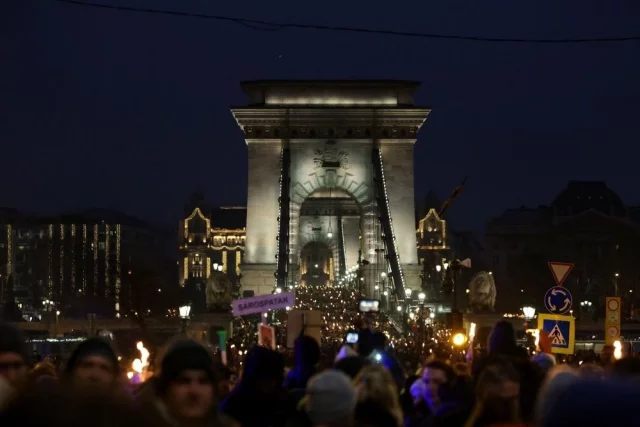 Эксперт говорит, что митинги в Европе — это норма жизни.