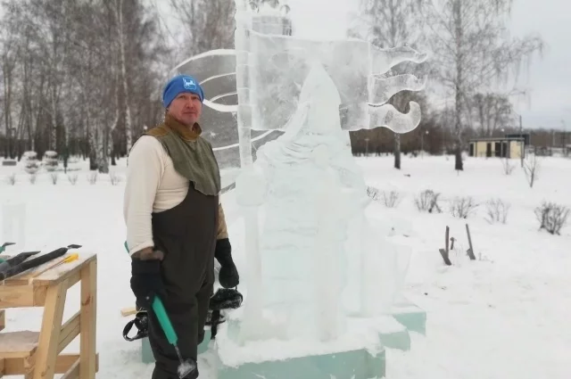 Погода не помешала мастерам укротить лёд, хотя при сборке композиций пришлось попотеть.