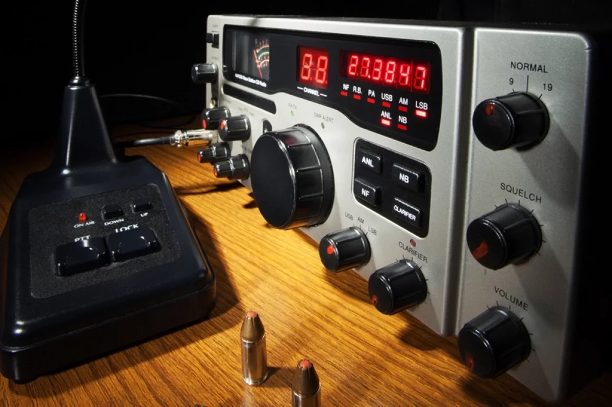 Бузотерка и енотбюст. Что выдала оживившаяся радиостанция Судного дня