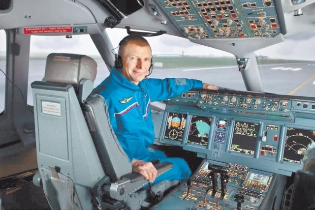 Леонид Чикунов налетал больше 11 280 часов (из них свыше 3016 – лётные испытания) на более чем 30 типах самолётов и их модификаций.