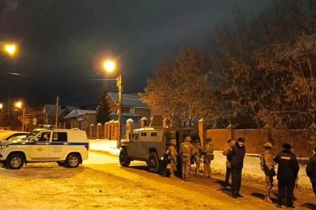 Группа захвата возле дома стрелявшего