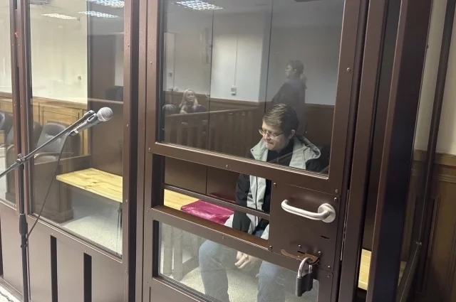 Прокурор потребовал для 35-летнего тюменца, которого обвиняют в убийстве двух человек из-за наследства, пожизненный срок.