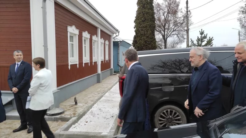 На открытие музея приехал Валерий Гергиев. 
