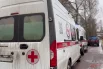 Автомобиль скорой помощи возле Успенской школы в поселке Горки-2 Московской области.