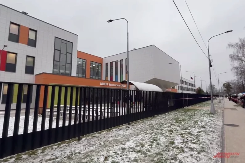 Обстановка возле Успенской школы в поселке Горки-2 Московской области. 