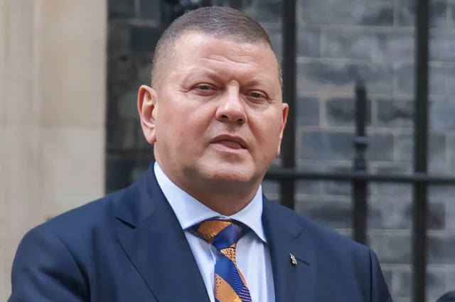 Как заявил Залужный, несмотря на то, что конфликт еще не завершился, армию уже «кто-то сделал врагами».