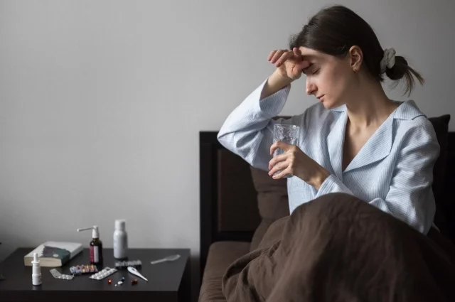 Самостоятельное лечение «просто красных глаз» при ОРВИ опасно в любом возрасте.