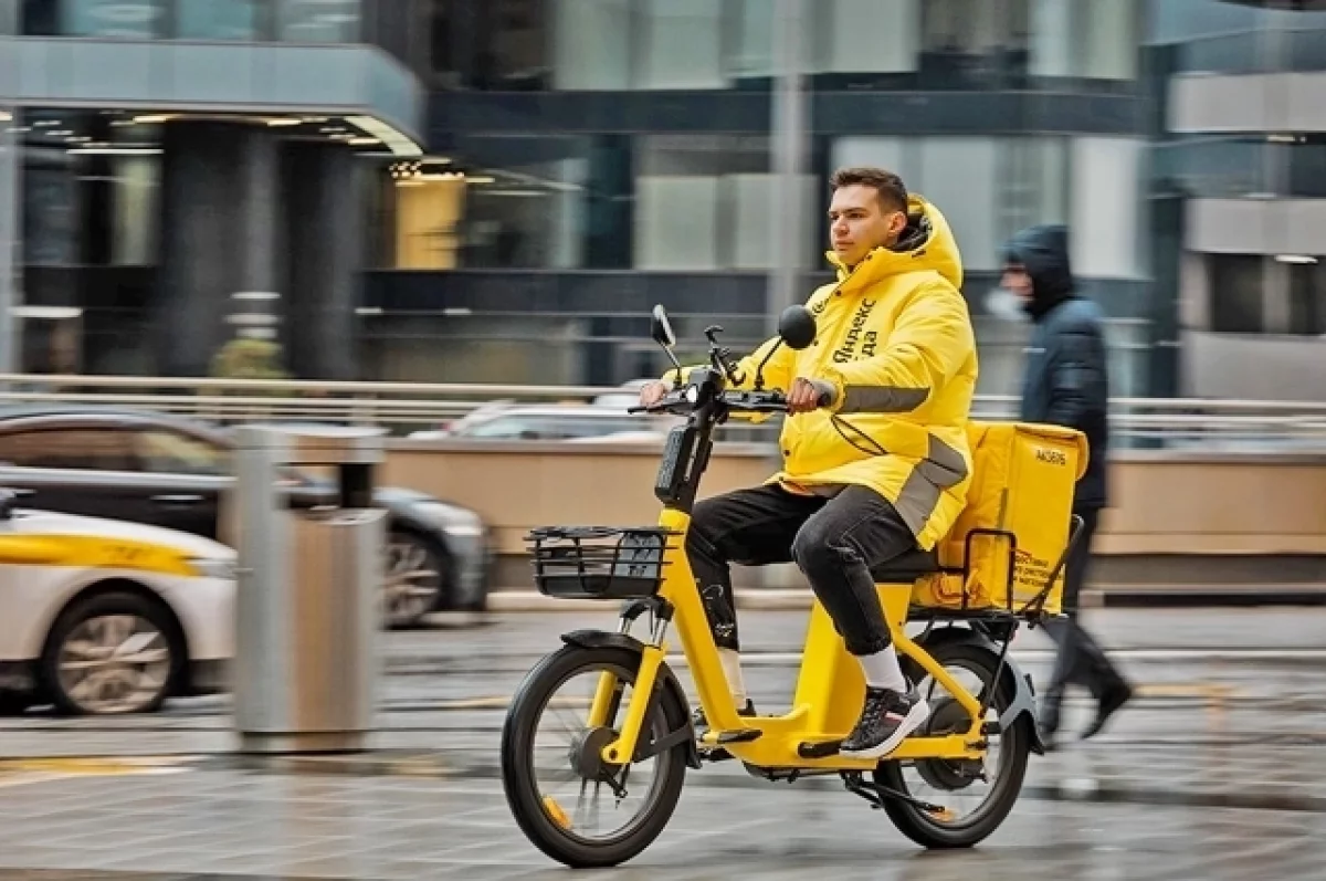 В 2025 году курьеры в России зарабатывали в среднем 146 тысяч рублей в месяц