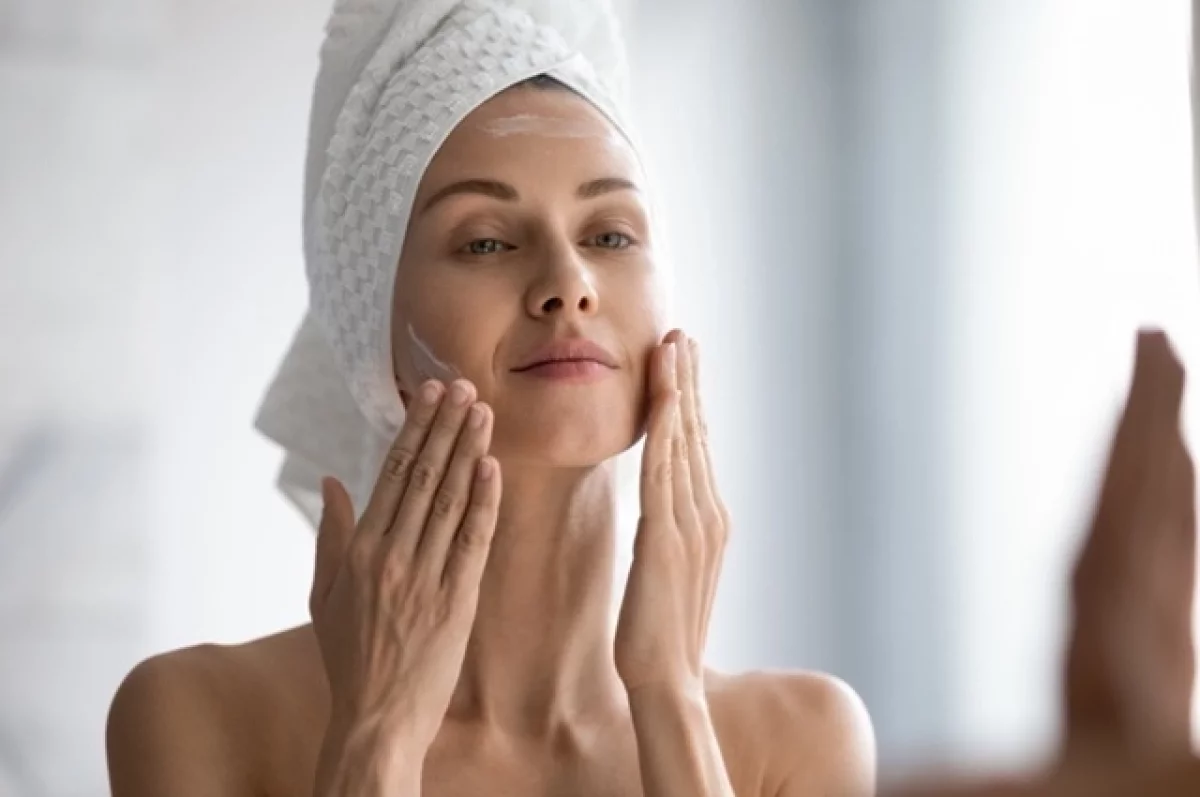 Косметолог Нечаева рекомендовала сделать чистку лица перед Новым годом