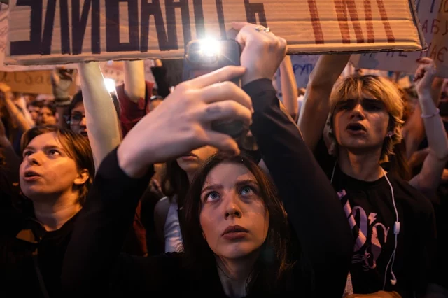 Жители Одессы после недели блэкаута, вышли на улицы в отчаянном протесте. 