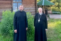 Павел Фролов вместе с бывшим митрополитом Красноярским и Ачинским Пантелеимоном во время его посещения святынь Шарыповского благочиния (2024 год)
