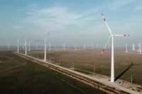 В регионе строят самую крупную ветряную электростанцию в стране.