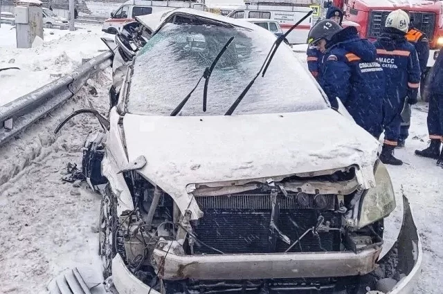 В страшной аварии погибли четверо взрослых и двое детей